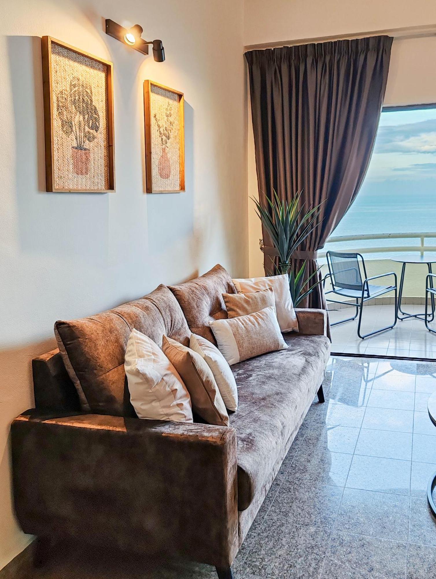 'Newly Refurbished' 'Sunny Seaview' At Regency With 2 Carpark By Shine Stay Port Dickson Ngoại thất bức ảnh
