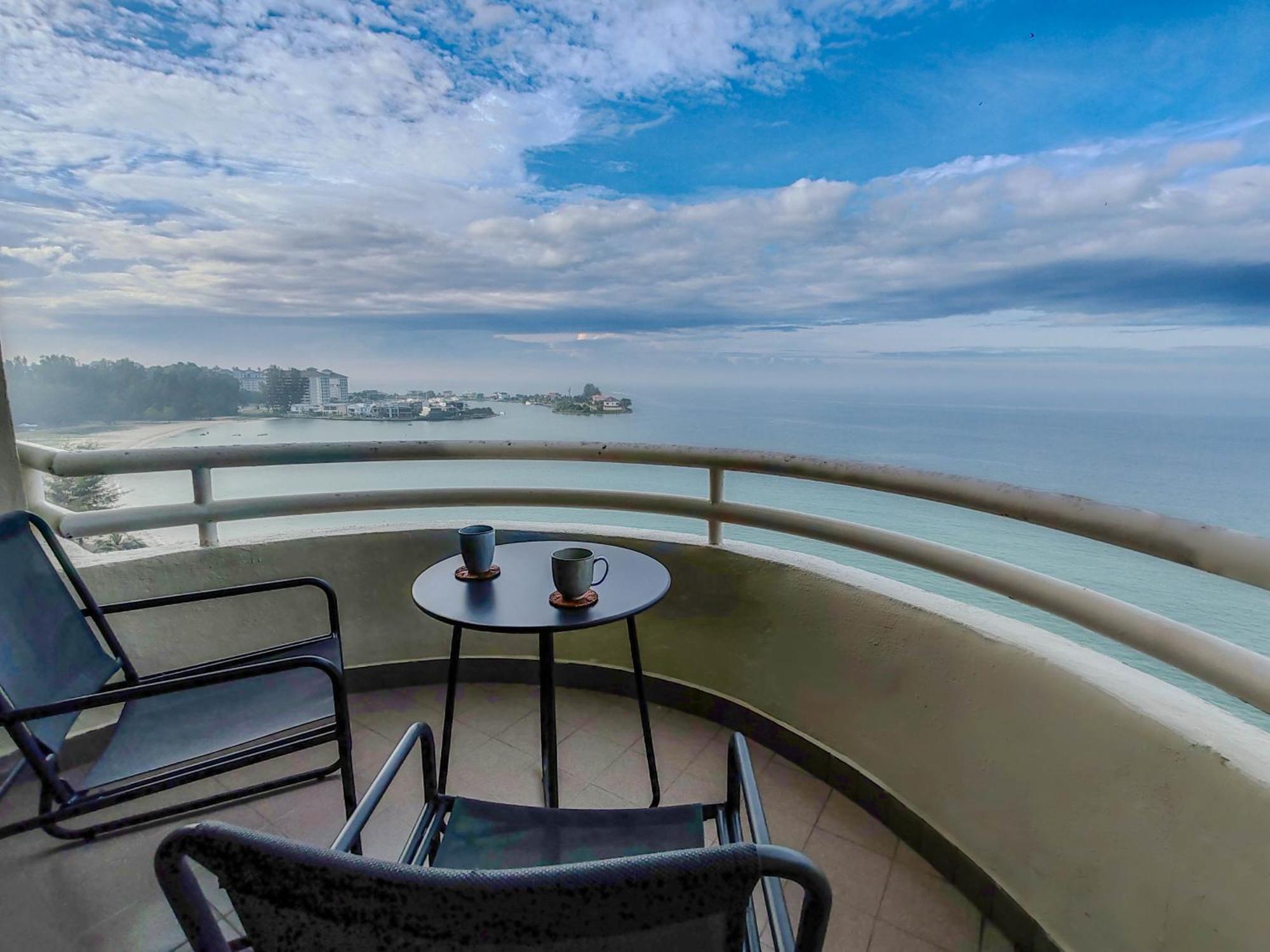 'Newly Refurbished' 'Sunny Seaview' At Regency With 2 Carpark By Shine Stay Port Dickson Ngoại thất bức ảnh